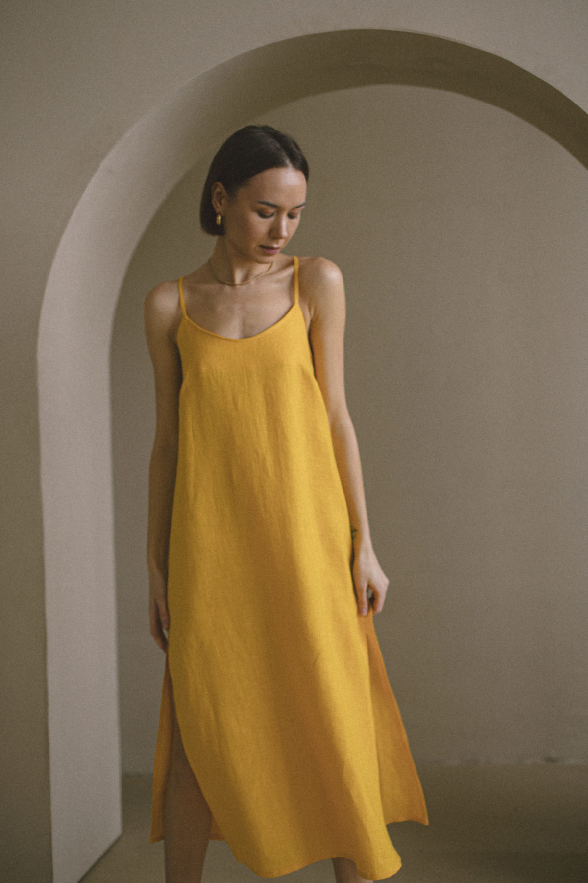 Платье сорочка длинное цвета манго (3)