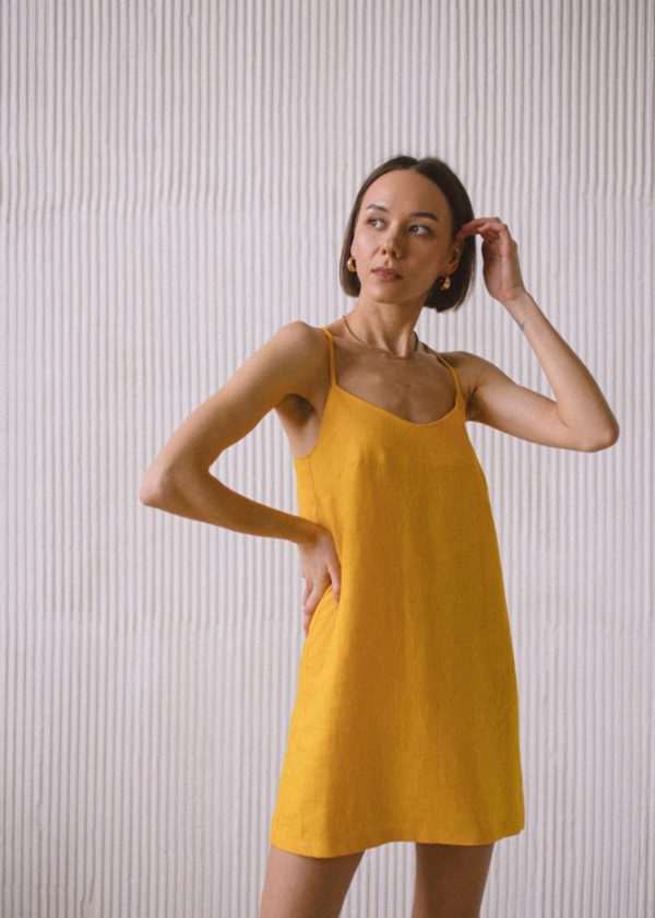 Платье сорочка короткое цвета манго