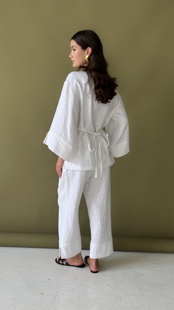 белый льняной костюм женский с брюками