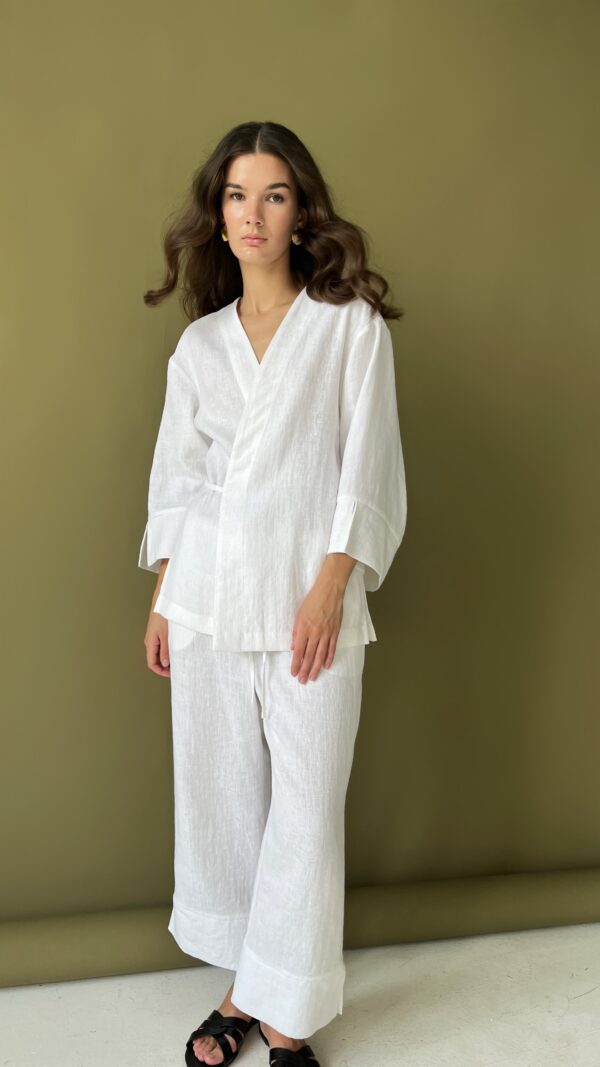 белый льняной костюм женский с брюками