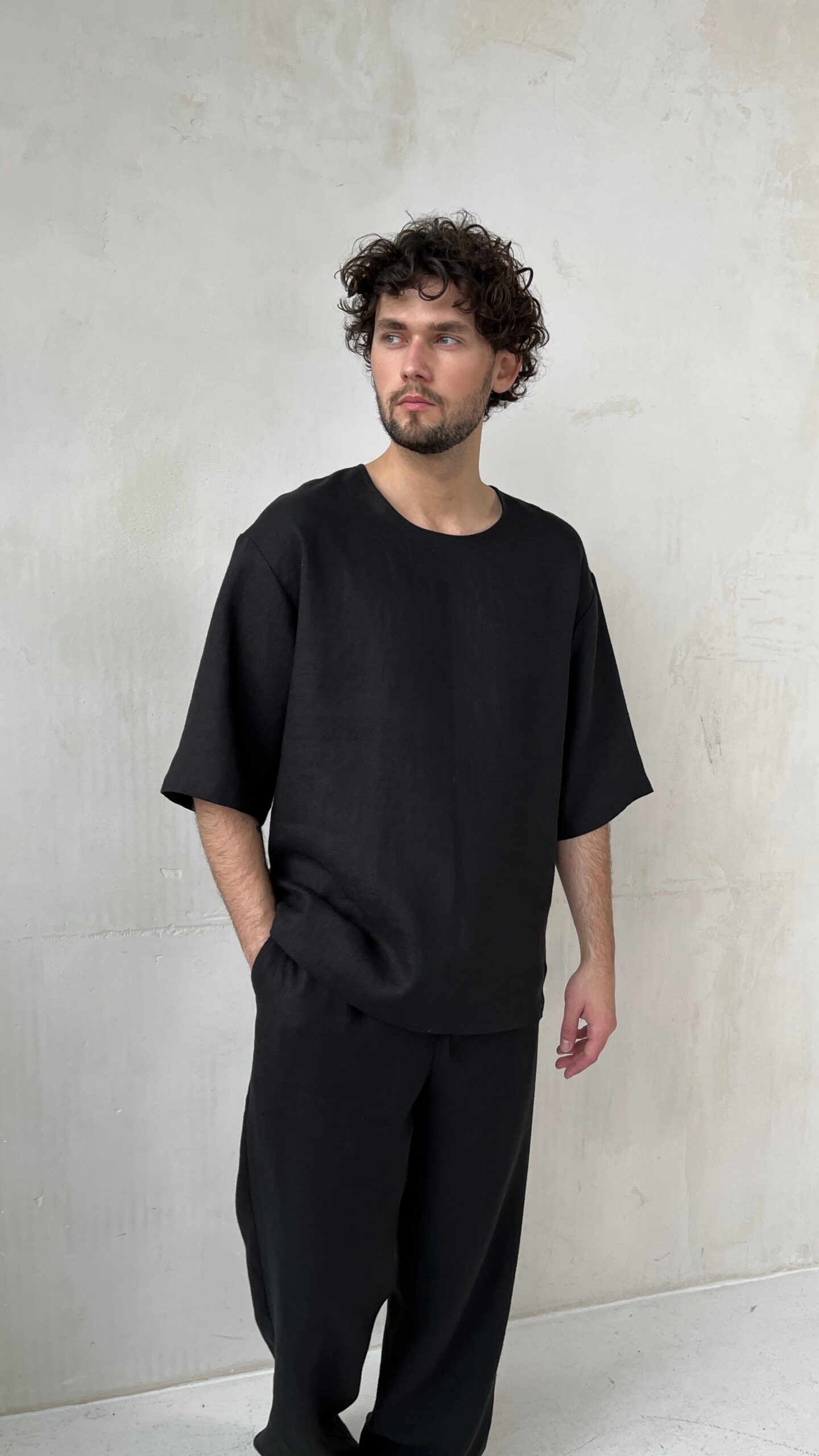 Мужская футболка из льна черная