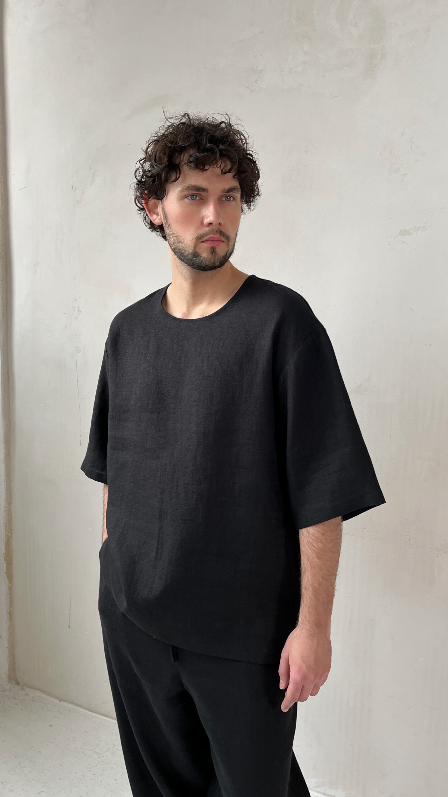 Мужская футболка из льна черная