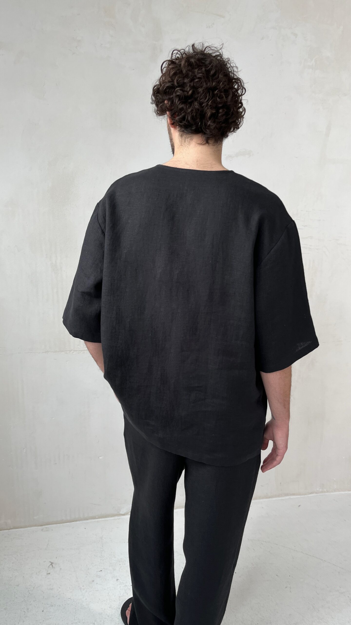 Мужская футболка из льна черная