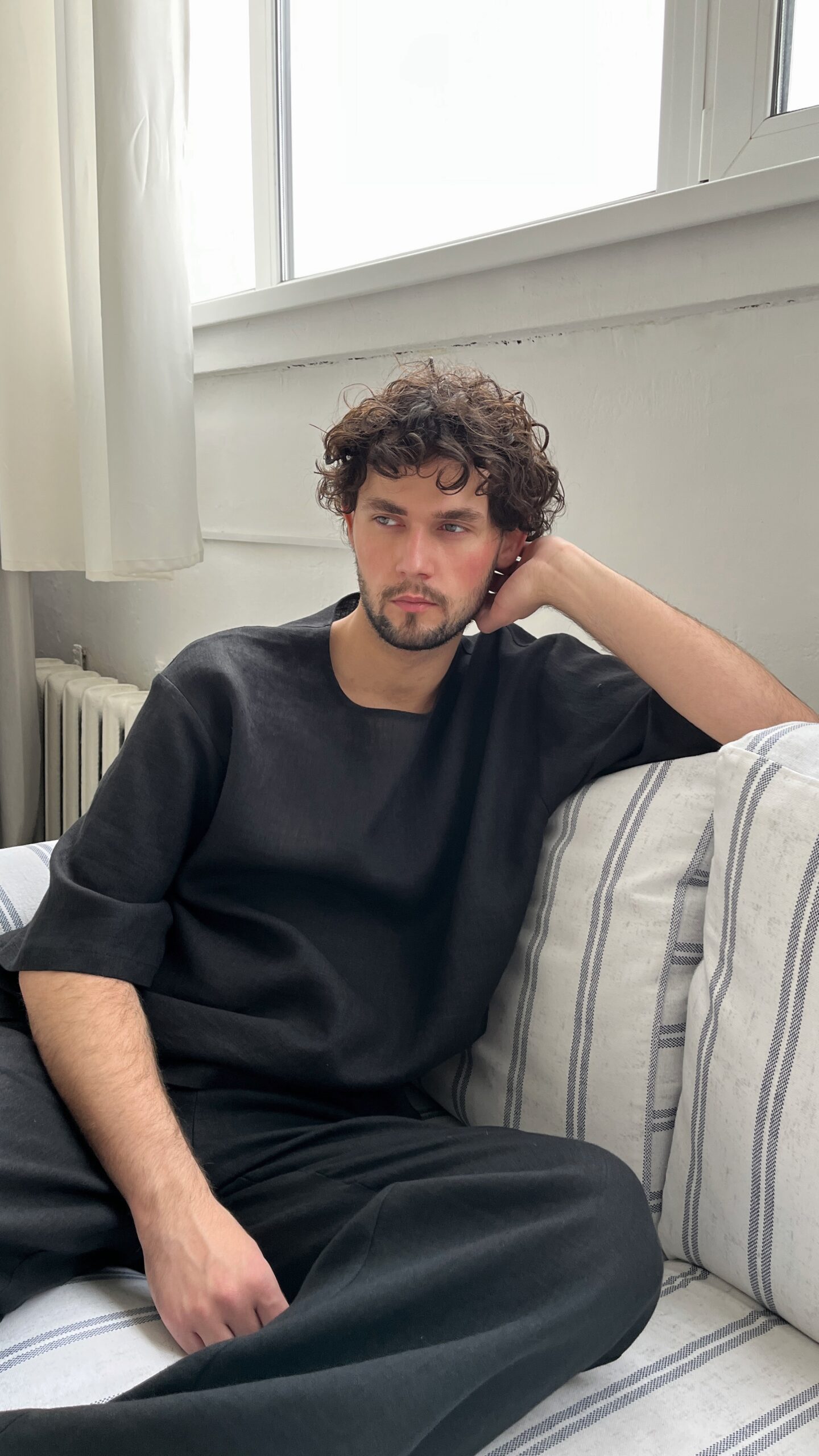 Мужская футболка из льна черная