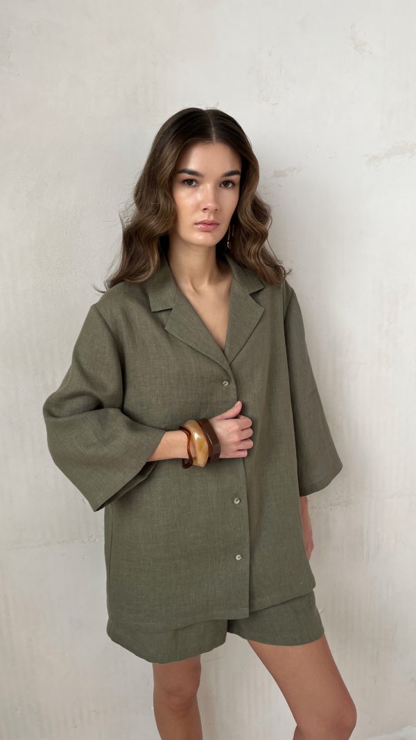 Льняная рубашка с коротким рукавом