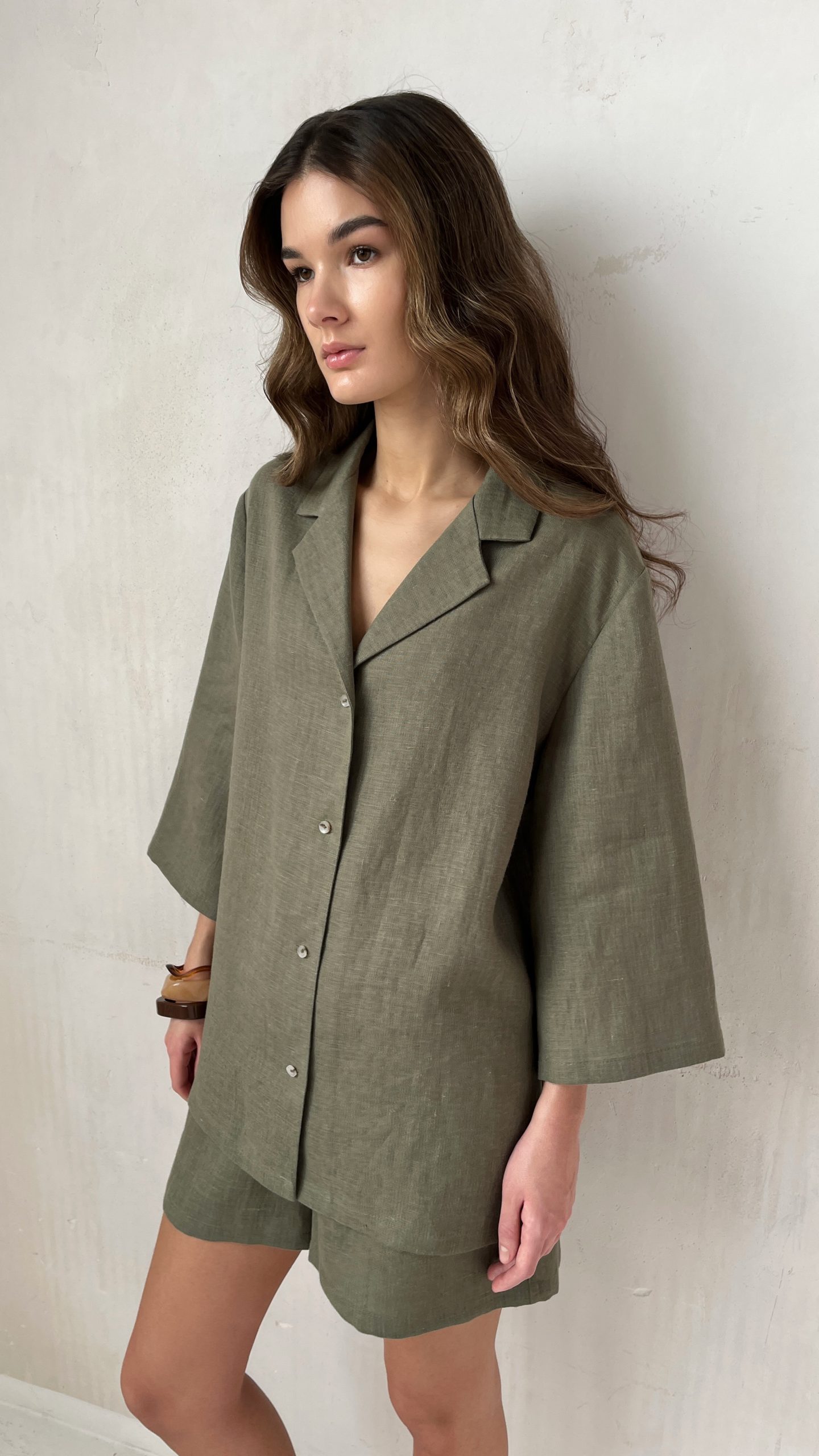 Льняная рубашка с коротким рукавом