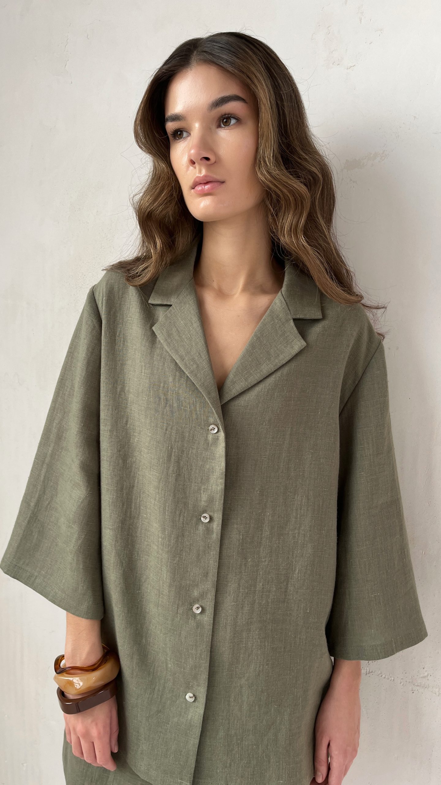 Льняная рубашка с коротким рукавом