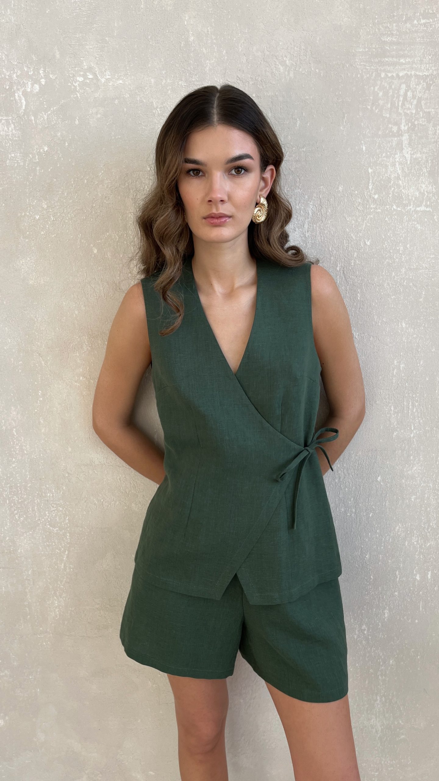 Жилет на запах из льна